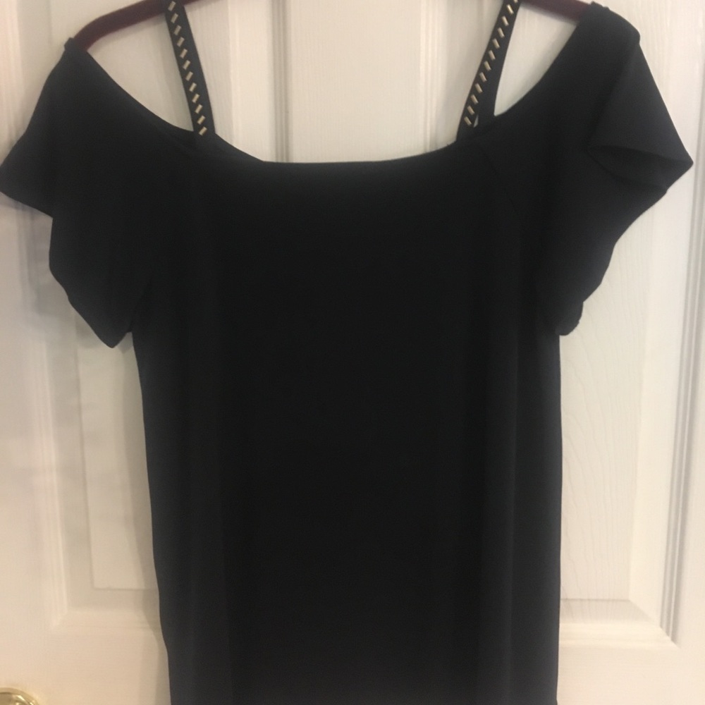 Cold shoulder top